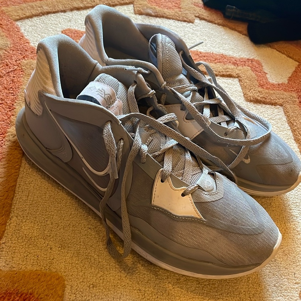 Nike Kyrie Irving Basketball Shoe Size 12